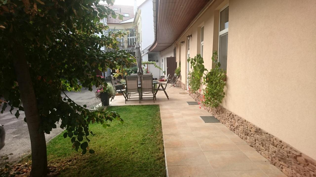 Nobilis Apartman Эгер Экстерьер фото