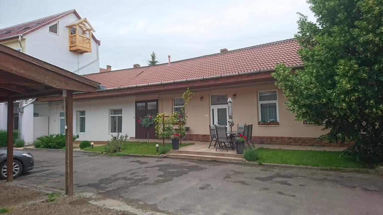 Nobilis Apartman Эгер Экстерьер фото